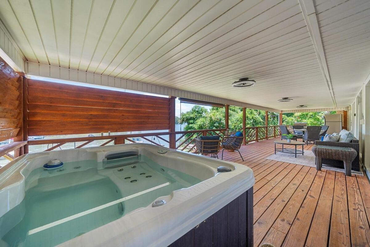Steps To The Lake, Game Room & More! Sleeps 9 Lake Hamilton Exterior foto