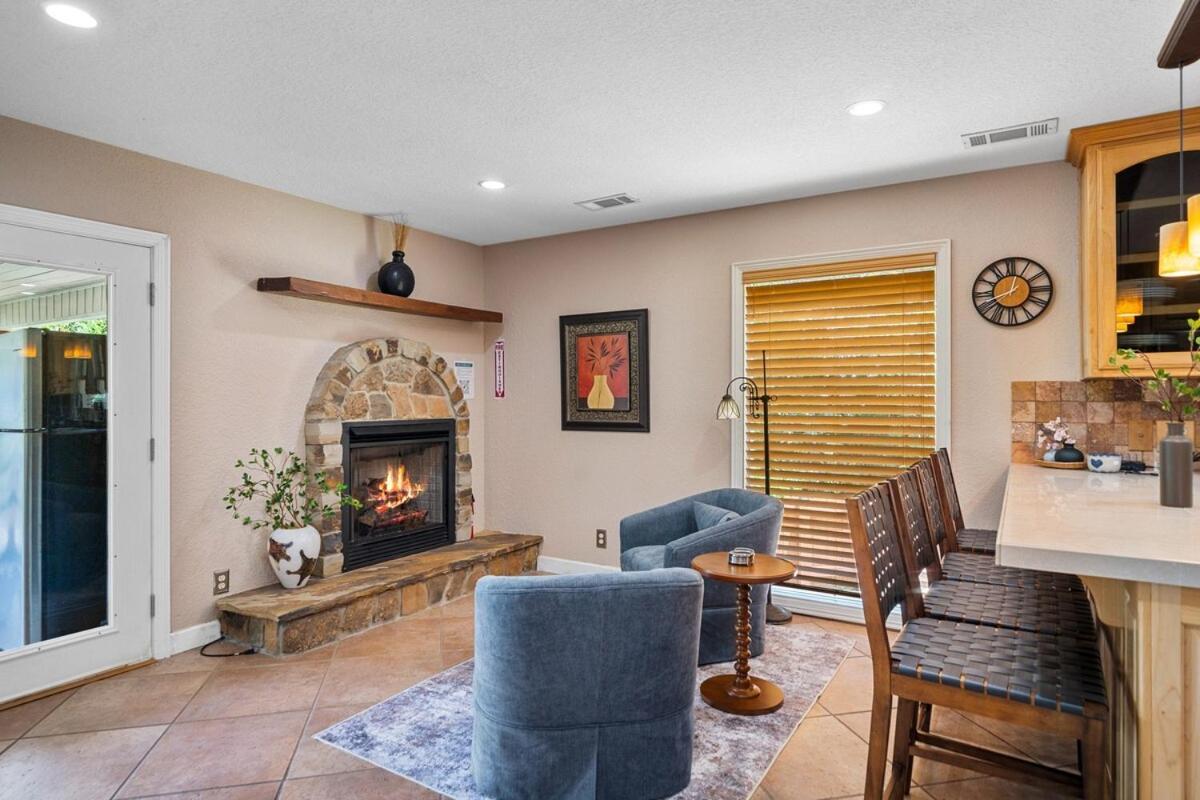 Steps To The Lake, Game Room & More! Sleeps 9 Lake Hamilton Exterior foto